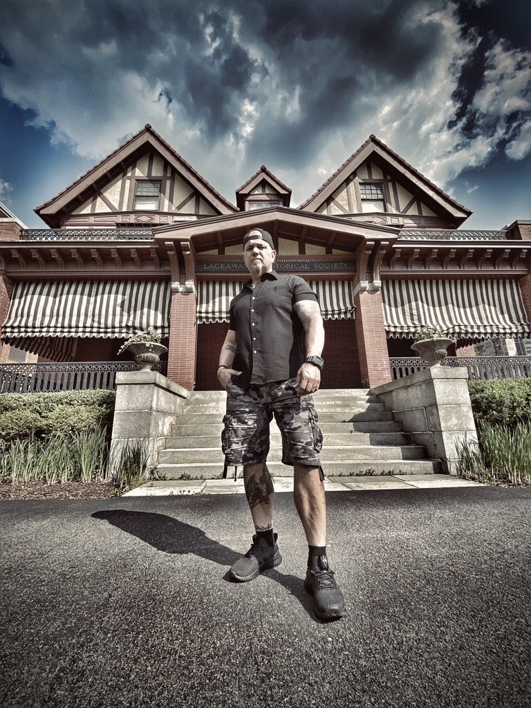 mikeg_WC's tweet photo. Wraith Chasinโ The Catlin House tonight! ๐ป
#WraithTour2023 https://t.co/zCf9hT5SiI
