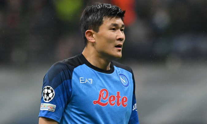 Kim Min-jae has chosen Bayern - and other interested clubs have been informed. Full agreement almost reached with the player's agent. ~ €10m net/year salary as well as a 'huge' agent's fee. Manchester United and Newcastle will turn to other targets [@Santi_J_FM, @sebnonda]