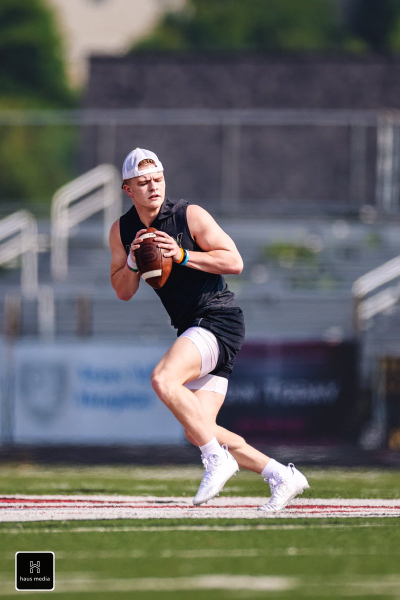 Trey_Dunn3's tweet photo. 🫣 
@NavyFB @GrantChesnut @CoachIvinJasper @_CoachNew @DannyPayneNavy @NavyCoachYo @PJVolker @JMacDonald_Navy https://t.co/6bRsCRL3Mt