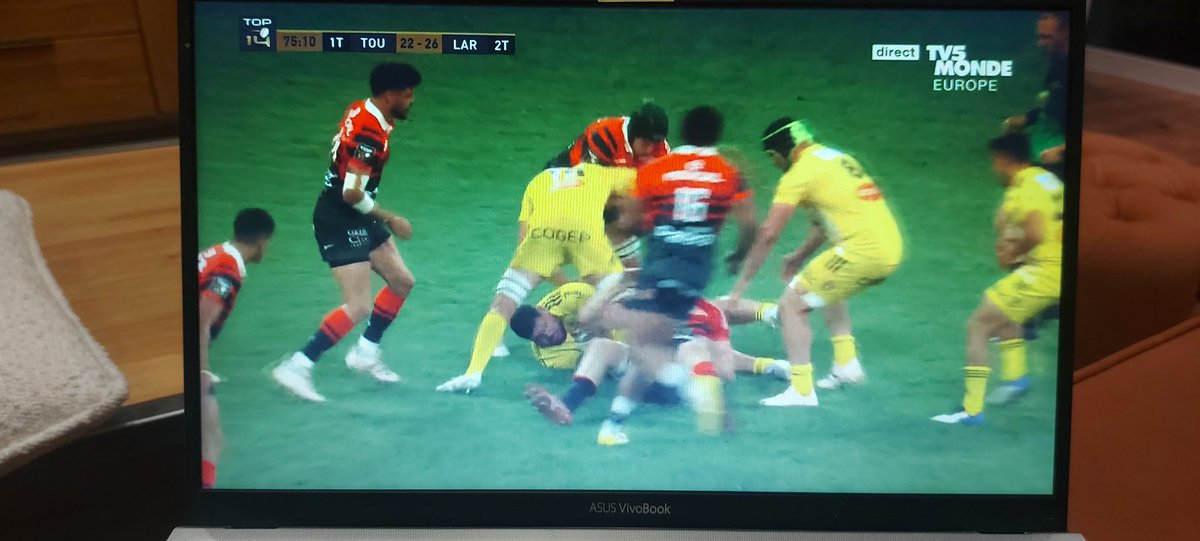 This is tight and tense.
#touvlar