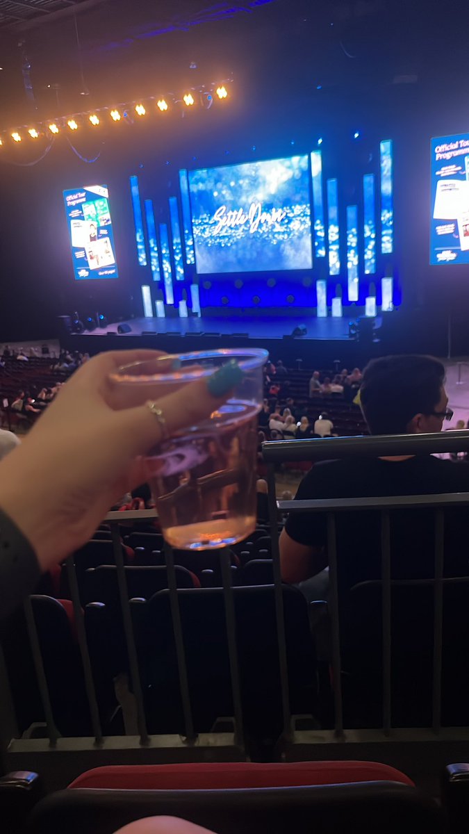 alexferns_'s tweet photo. Best night @jackwhitehall but please cut your hair. #lowiron gunna go get #guinessdrunk https://t.co/Gteed7q9BZ