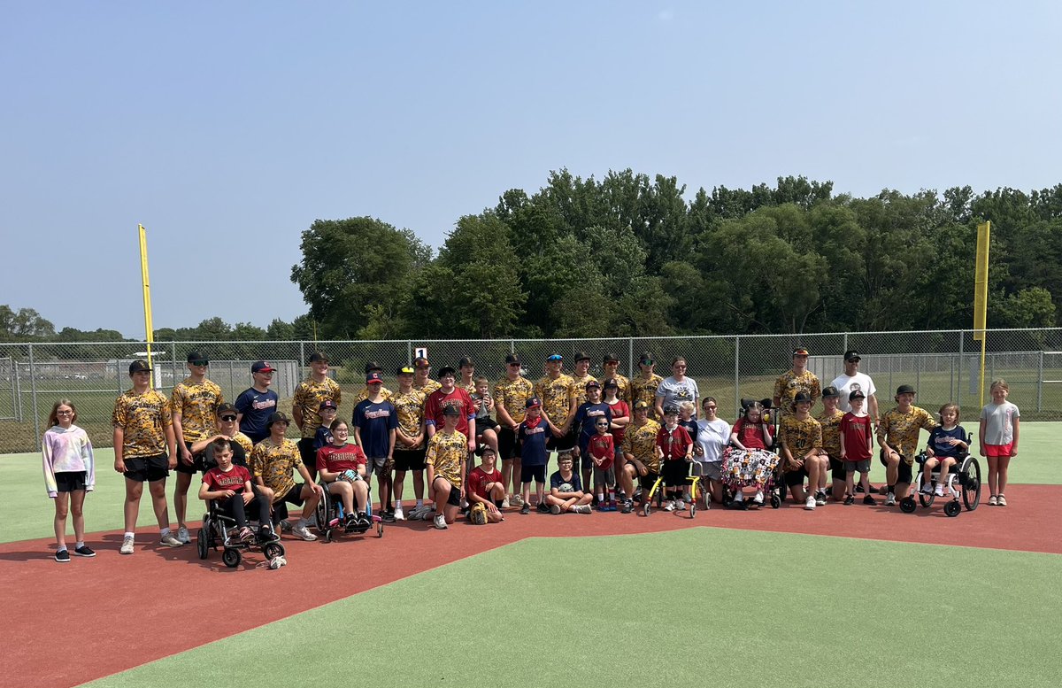 Our JV/V players had the opportunity to help with the Miracle League games at the beautiful new Cedar River Park this morning…what an awesome experience for everyone involved! Glad we could play a small part in it!