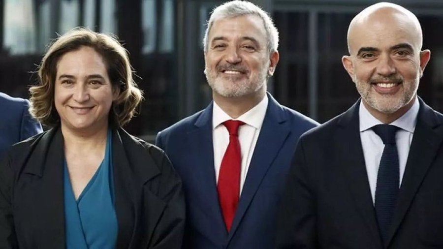 francesc_cesc's tweet photo. La foto de la vergonya, nomès i falta VOX i el Borbó.
I ja tenim a tots els constitucionalistes, 
altrament dits feixistes. 
Que us bombin a tots. https://t.co/azZmQXy2CK