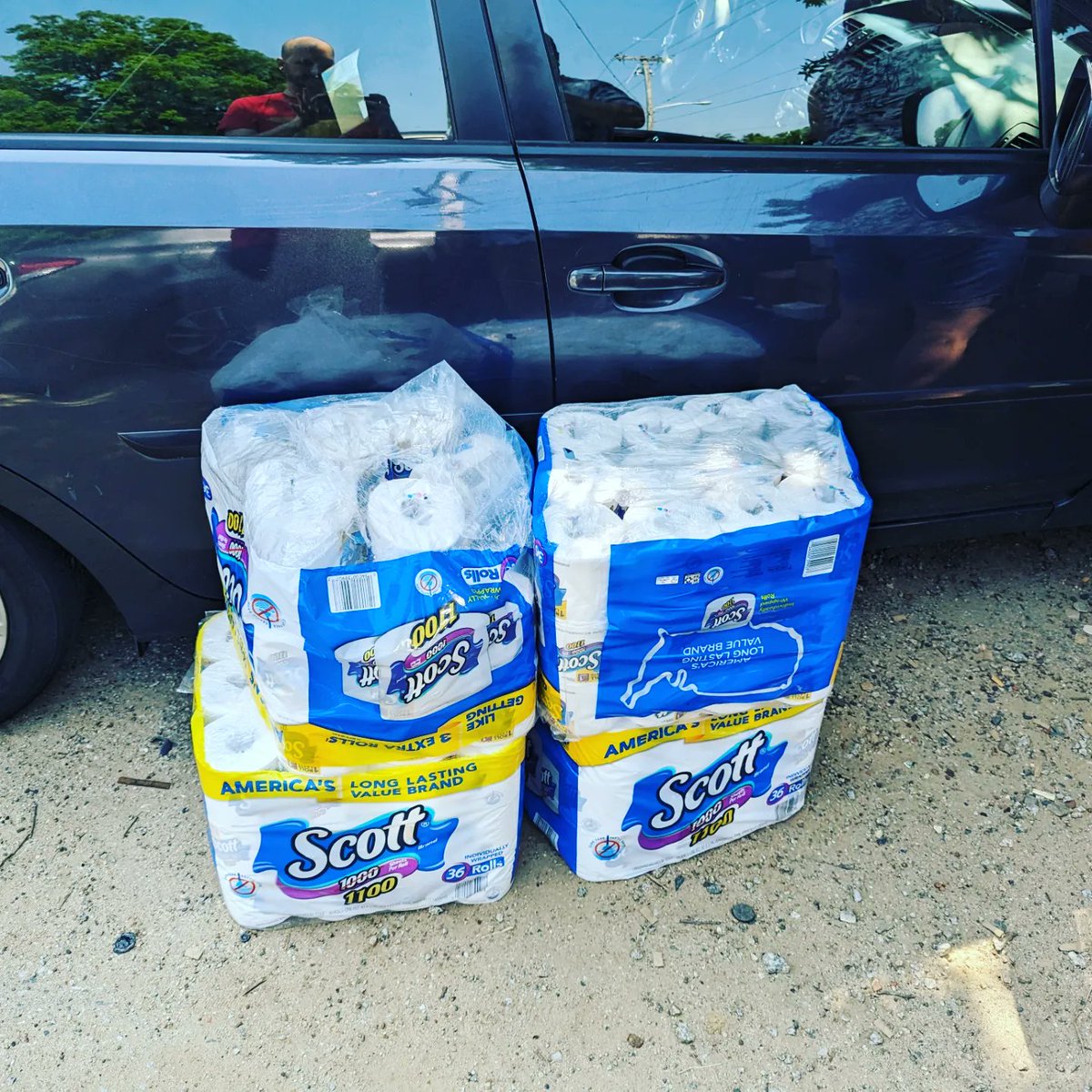 We had a long line going the entire distrO. Luckily we had plenty of TP 🧻, but we're seeing an increase in demand that will require us to continue to adapt to serve as many people as possible

#mutualaid #community #highpointnc #powertothepeople #solidarity #solidaritynotcharity