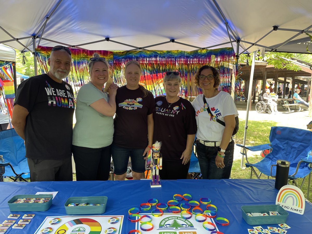Great day at Brantford Pride at the Grand Erie booth. Amazing turn out today! ⁦<a href="/GEDSB/">Grand Erie District School Board</a>⁩ #SuperintendentEdgar, #PeteAsh, #JackieBoyer, #AtalaAndraris