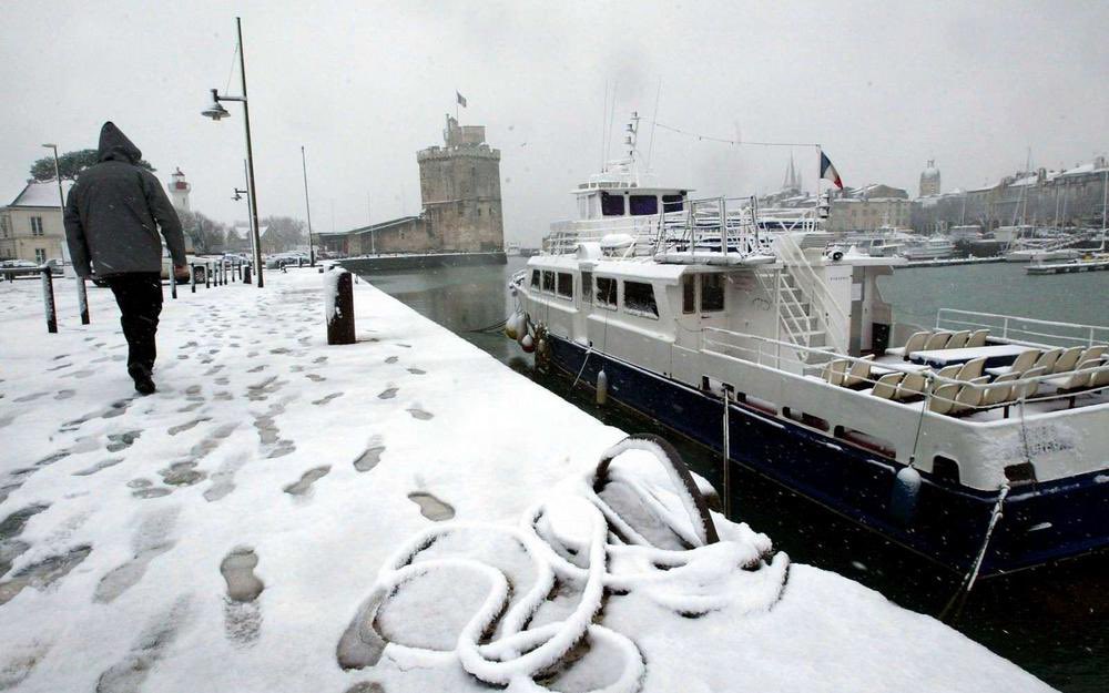 Betclic's tweet photo. La Rochelle après l’essai d’Ntamack : https://t.co/qqQRWFwnGZ