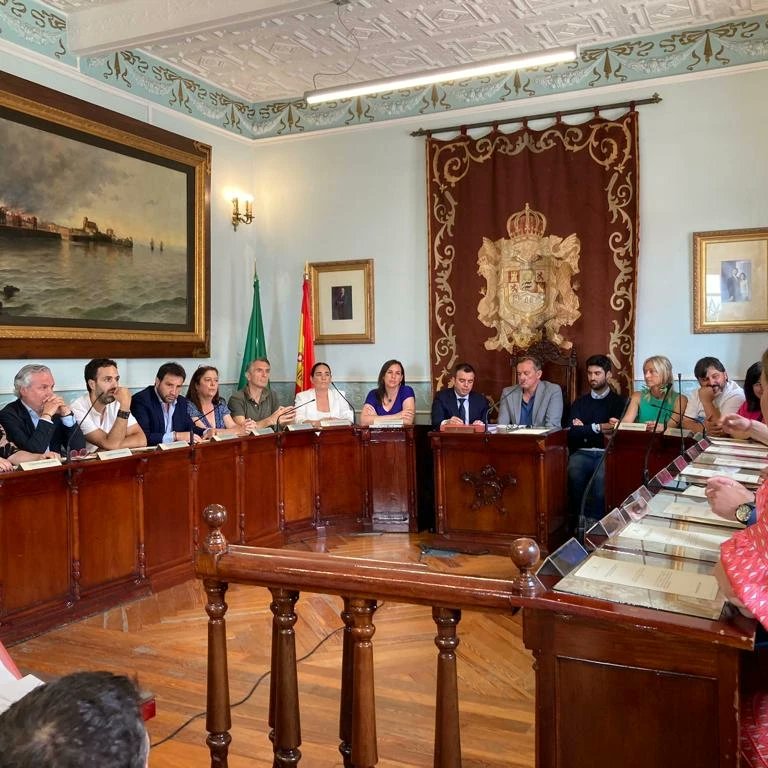 CastroVerdetk's tweet photo. ☺️ En un pleno de investidura con mucha carga emotiva, hoy han tomado posesión de sus cargos las 21 concejalas y concejales de la corporación, entre ellos por CastroVerde Elena García Lafuente, Leticia Mejias Diaz, Eduardo Amor Gallastegui y Virginia Losada García. https://t.co/VRLXUAQMj3