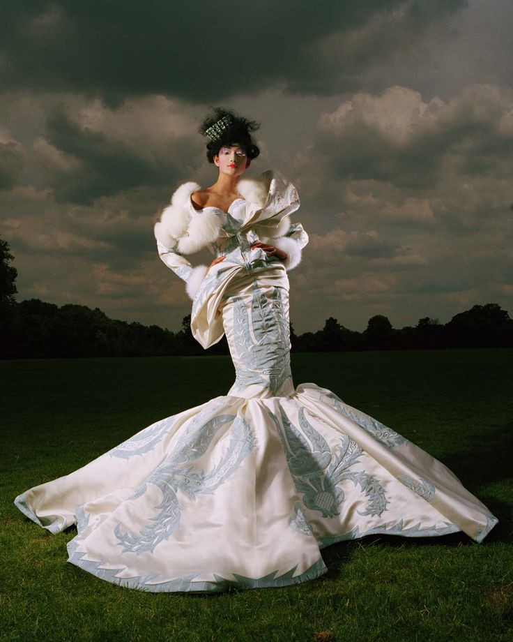 PRADACUNTessa's tweet photo. Christian Dior Fall 2005 for Vogue Japan. https://t.co/GIPyHtPytQ