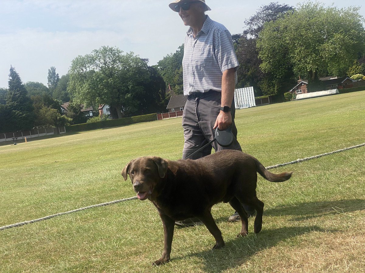 cricket_dogs's tweet photo. Right for runs 🏏
This good lad & his human putting a shift in round the rope.
@dogsatcricket
#DogsAtCricket
#DogsAtCricketGrounds
#CricketDogs https://t.co/HUb9ZyoSo0