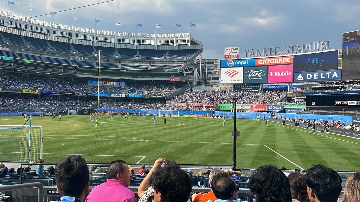MeuPar's tweet photo. A Wales away trip to NE USA, Yankee stadium would be immense (bar the playing surface) https://t.co/YI5WXKyq5N