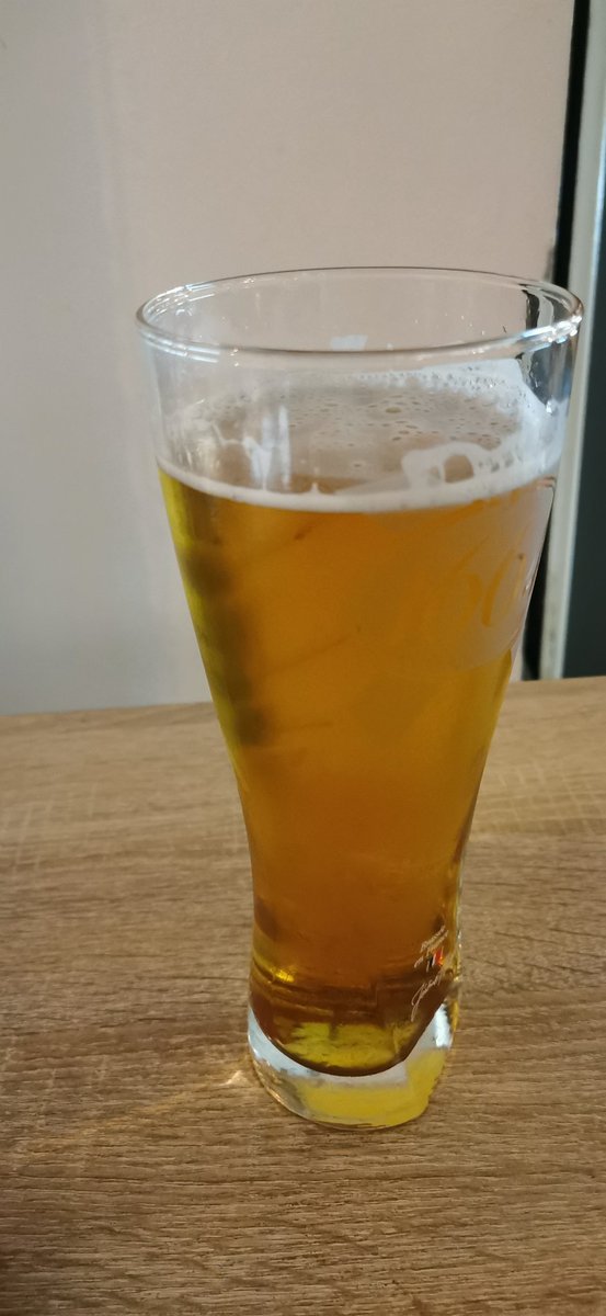 Imagine if you were served this 'pint' in the UK! Somehow the French get away with it! 😂