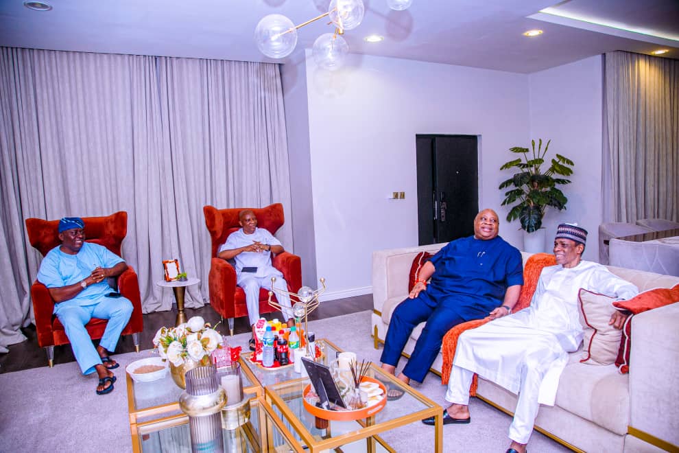 IfedolapoOsun's tweet photo. Photo News:

Governor Ademola Adeleke paid a courtesy visit to the Former Minister of Water Resources Barrister Mukhtar Shehu Shagari, today. https://t.co/Qp3qnQJqyg