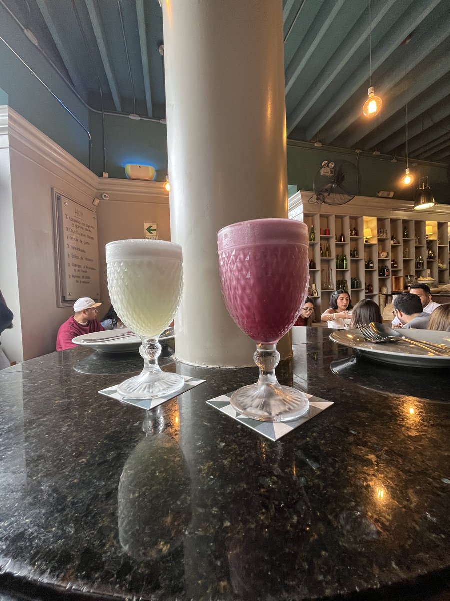 marloncotera's tweet photo. Primera vez probando pisco sour de frutos rojos #Isolina https://t.co/CO8K1jfRbH