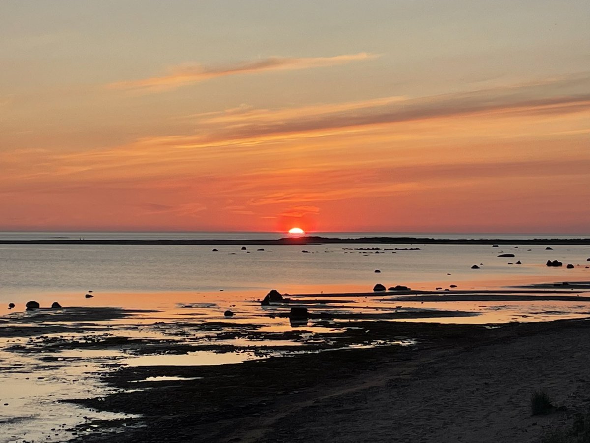 Kalajoen Hiekkasärkät ja keskiyö.