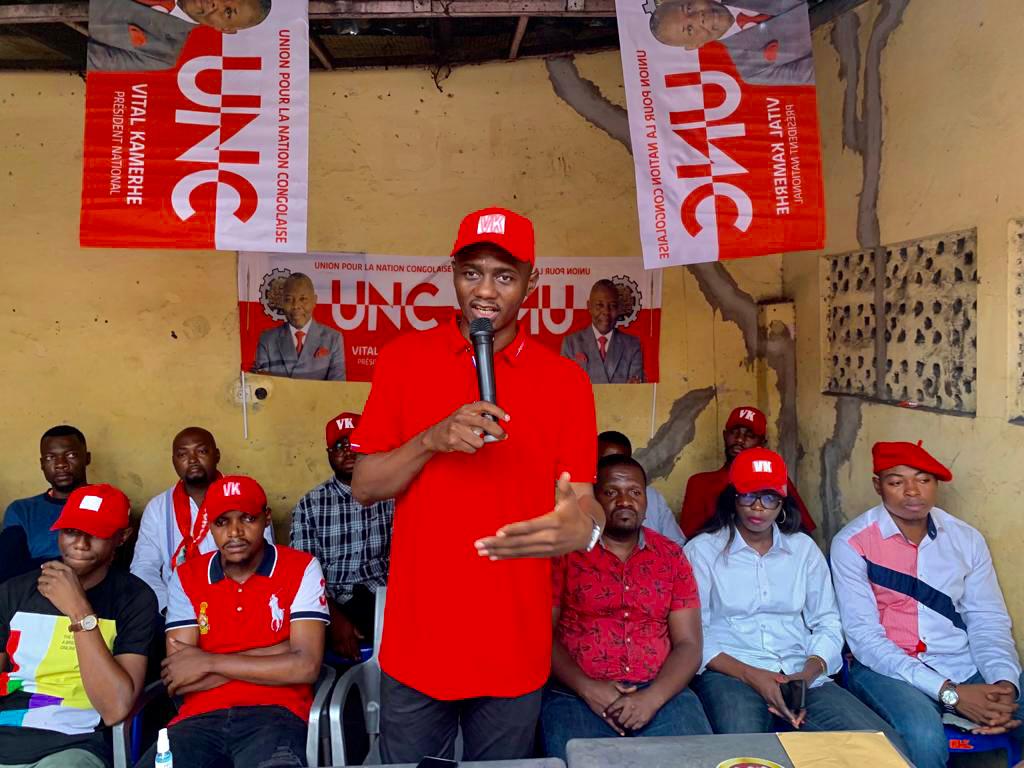 drjckisoni's tweet image. Le mvment &quot;#LES #BÉRETS #ROUGE #DE #VITAL #KAMERHE&quot; poursuit son implantation à KIN. Ce week-end une forte equipe de ce mvment conduite par son coordon @RemyBongungu a installé l&apos;équipe du district du  #MONT #AMBA en présence d&apos;une grande foule.
@BillyKambale1 @KamusakyJossar1