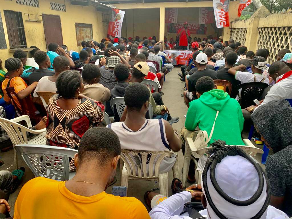 drjckisoni's tweet image. Le mvment &quot;#LES #BÉRETS #ROUGE #DE #VITAL #KAMERHE&quot; poursuit son implantation à KIN. Ce week-end une forte equipe de ce mvment conduite par son coordon @RemyBongungu a installé l&apos;équipe du district du  #MONT #AMBA en présence d&apos;une grande foule.
@BillyKambale1 @KamusakyJossar1