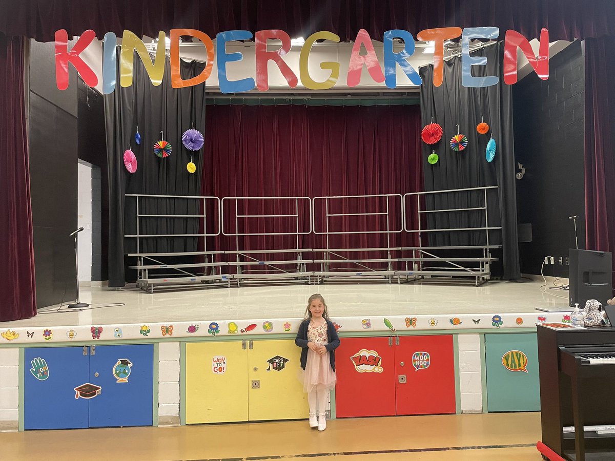 mrsjhayward's tweet photo. My own little kinder celebrated her very first year of school yesterday! Grade one she is coming for you! #proudmom #firstyearofschool #kindergarten @csfelementary https://t.co/L6IZFCYIeF