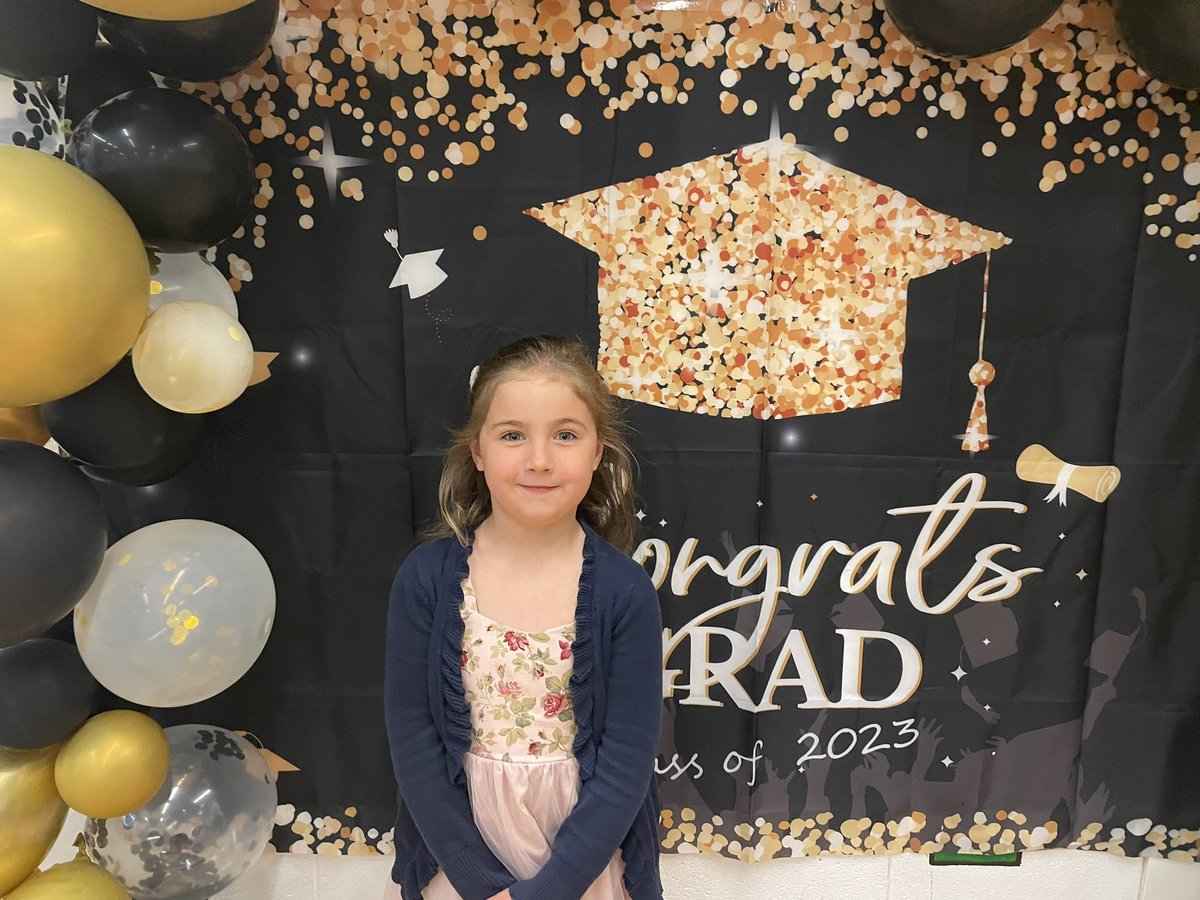 mrsjhayward's tweet photo. My own little kinder celebrated her very first year of school yesterday! Grade one she is coming for you! #proudmom #firstyearofschool #kindergarten @csfelementary https://t.co/L6IZFCYIeF