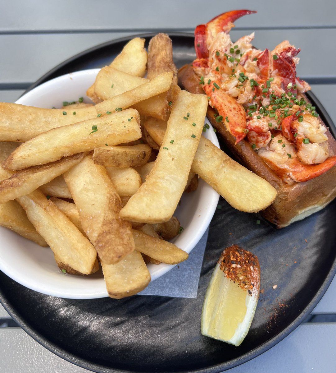 TaunyaPainter's tweet image. @LaurenGruel and @ChefGruel Your amazing team at @CalicoFishHouse made this Texas family @robertpainter @katherineloganm soooo happy!❤️❤️