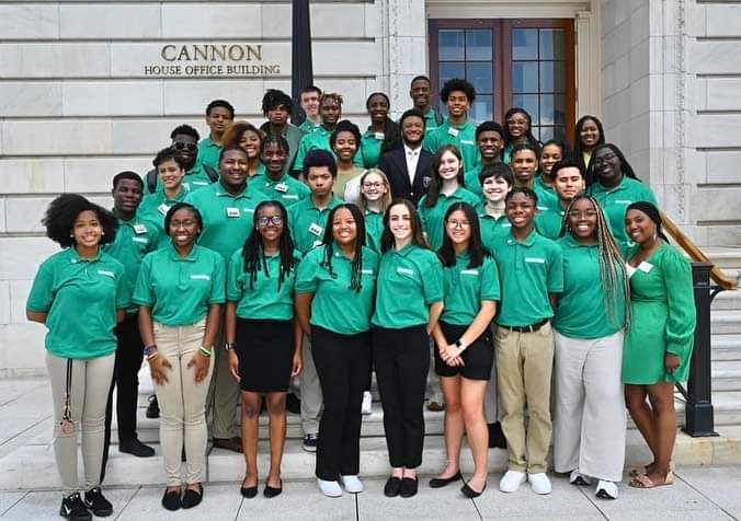 sc4hplp's tweet photo. This week’s #SpotlightSaturday goes to our 4-H Pinckney Leadership Alumni who are currently serving as interns in Washington, D.C.!
Way to lead the way Alex and Bri!
#4HPinckneyLeadership #ThisIs4H #CivicEngagement #SC4H https://t.co/QEJ3C7GrmC