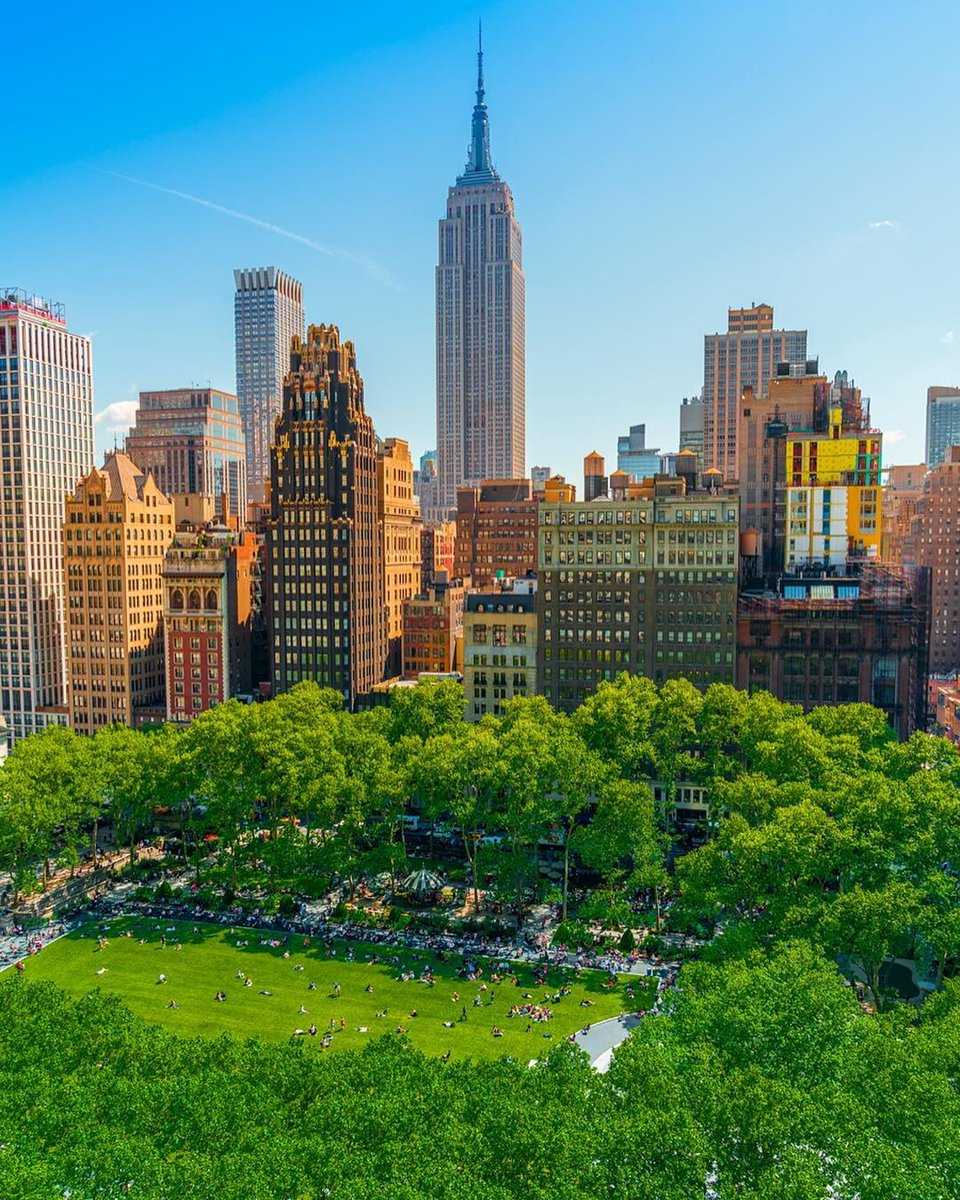 Bryant Park looks even better from above. 

📷: nova(.)york/IG