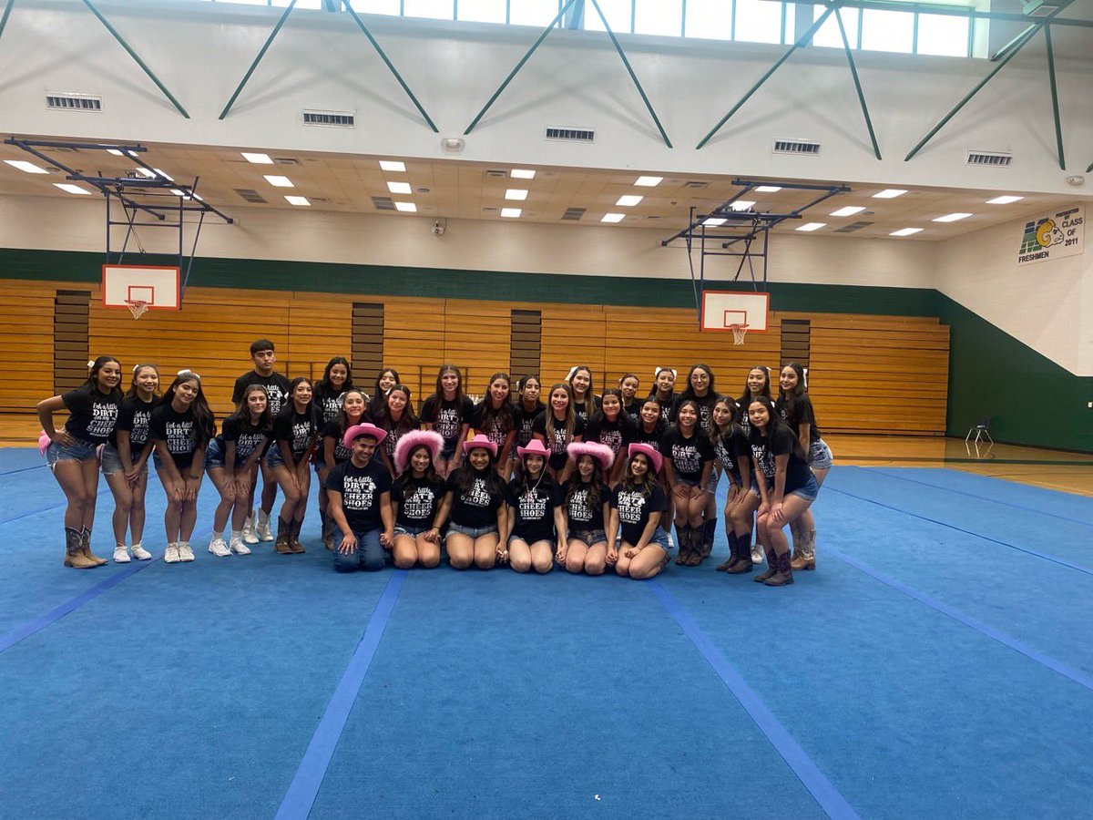 @MontwoodHSCheer tweet media