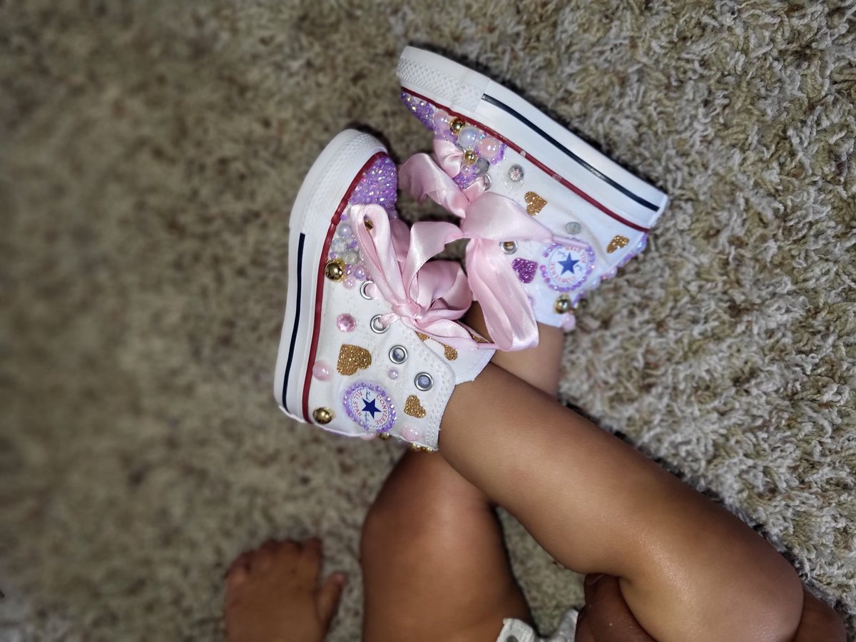 qgraphix124's tweet photo. My first pair of baby bling  customs https://t.co/j3HeJDfxUw