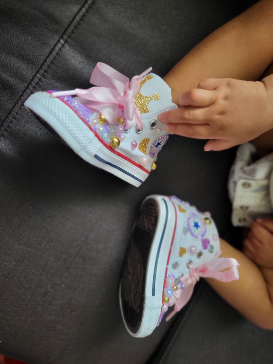 qgraphix124's tweet photo. My first pair of baby bling  customs https://t.co/j3HeJDfxUw