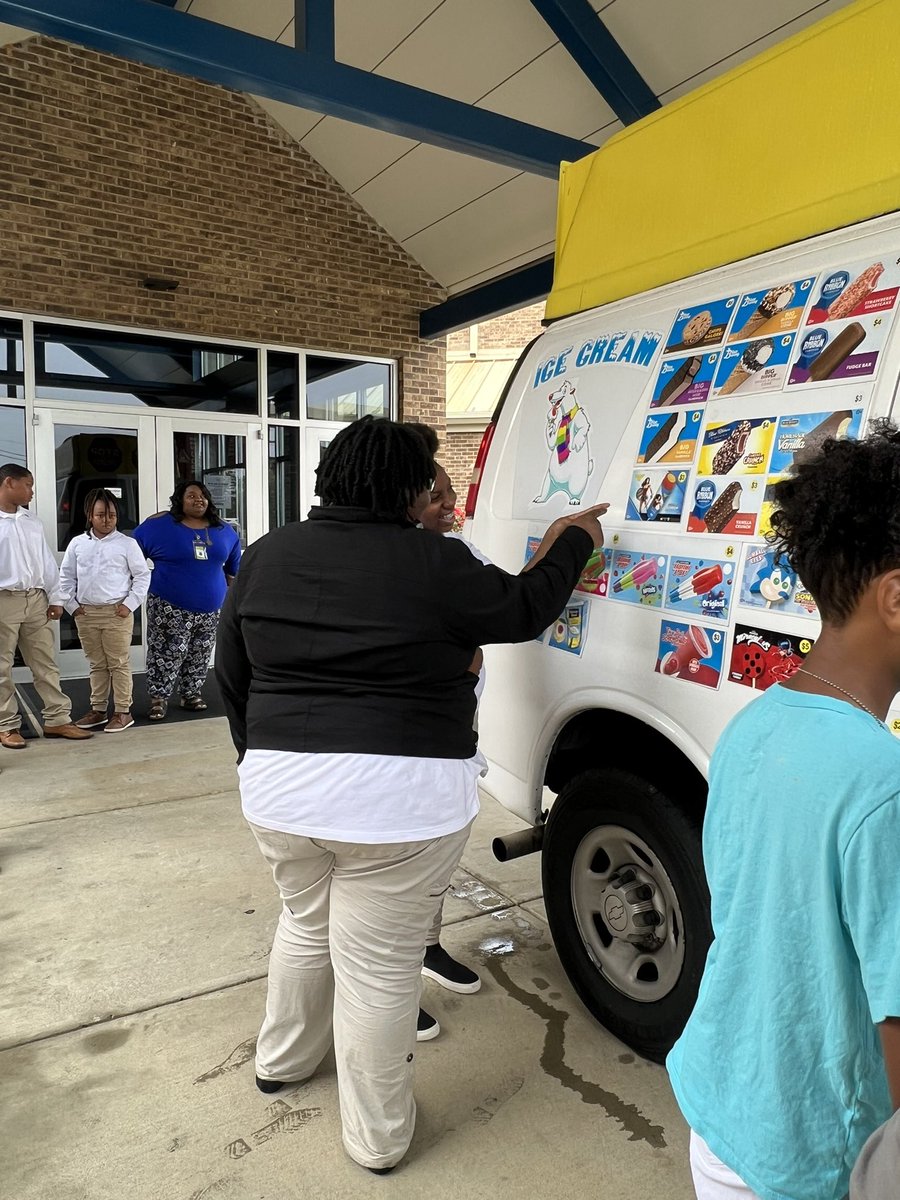 STARS_TCS's tweet photo. The scorching days of summer are here, and what better way to beat the heat than with a cool and delicious treat from Kool Moe’s Ice Kream truck. #FrozenGoodness #FrozenDelights #amazingtothecore #RockSTARS✨ @ELAToAP @J_Armistead728 https://t.co/xNeGmoU3JG