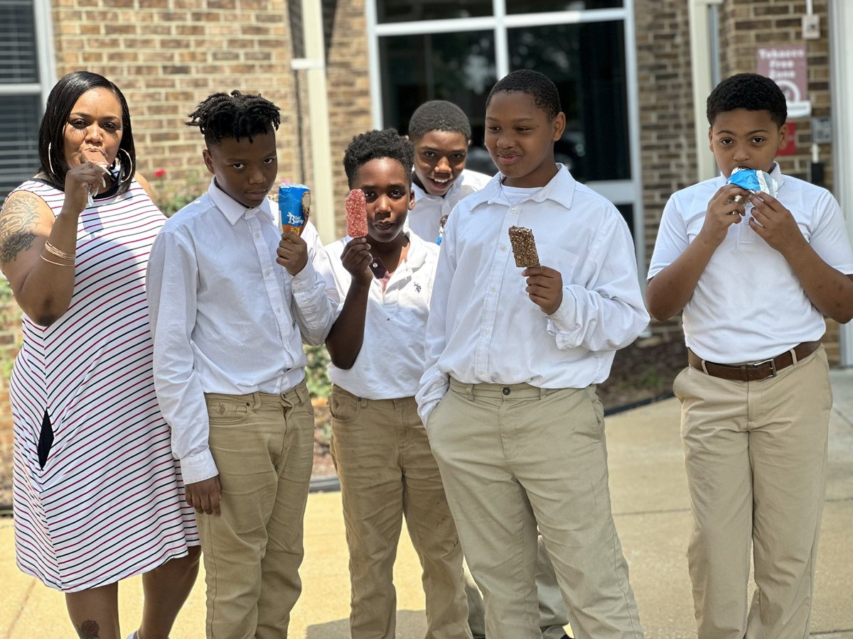 STARS_TCS's tweet photo. The scorching days of summer are here, and what better way to beat the heat than with a cool and delicious treat from Kool Moe’s Ice Kream truck. #FrozenGoodness #FrozenDelights #amazingtothecore #RockSTARS✨ @ELAToAP @J_Armistead728 https://t.co/xNeGmoU3JG