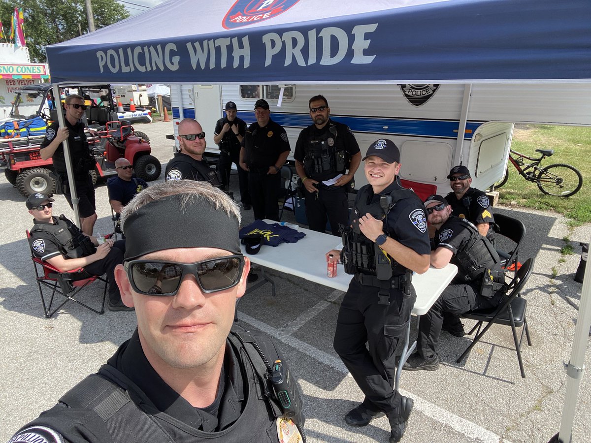 Tonight’s carnival crew! #papilliondays <a href="/OfcFMatyja_PPD/">Sgt. Frank Matyja #480</a> <a href="/SgtMcClannan/">Sgt McClannan PPD</a>