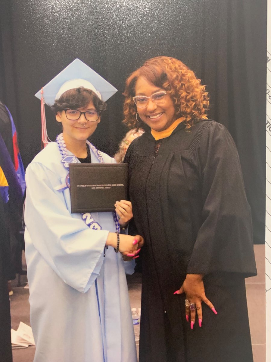FearsIsabel's tweet photo. Congratulations!!!!

Vanessa Monette Fears 
Masters in Social Work UTSA
May 20, 2023

Scarlette Rain Fears
HS graduate 
St Philips College Early College High School June 12, 2023

Congratulations to
my Daughter and granddaughter 
So proud of them https://t.co/4mMhHINkcv