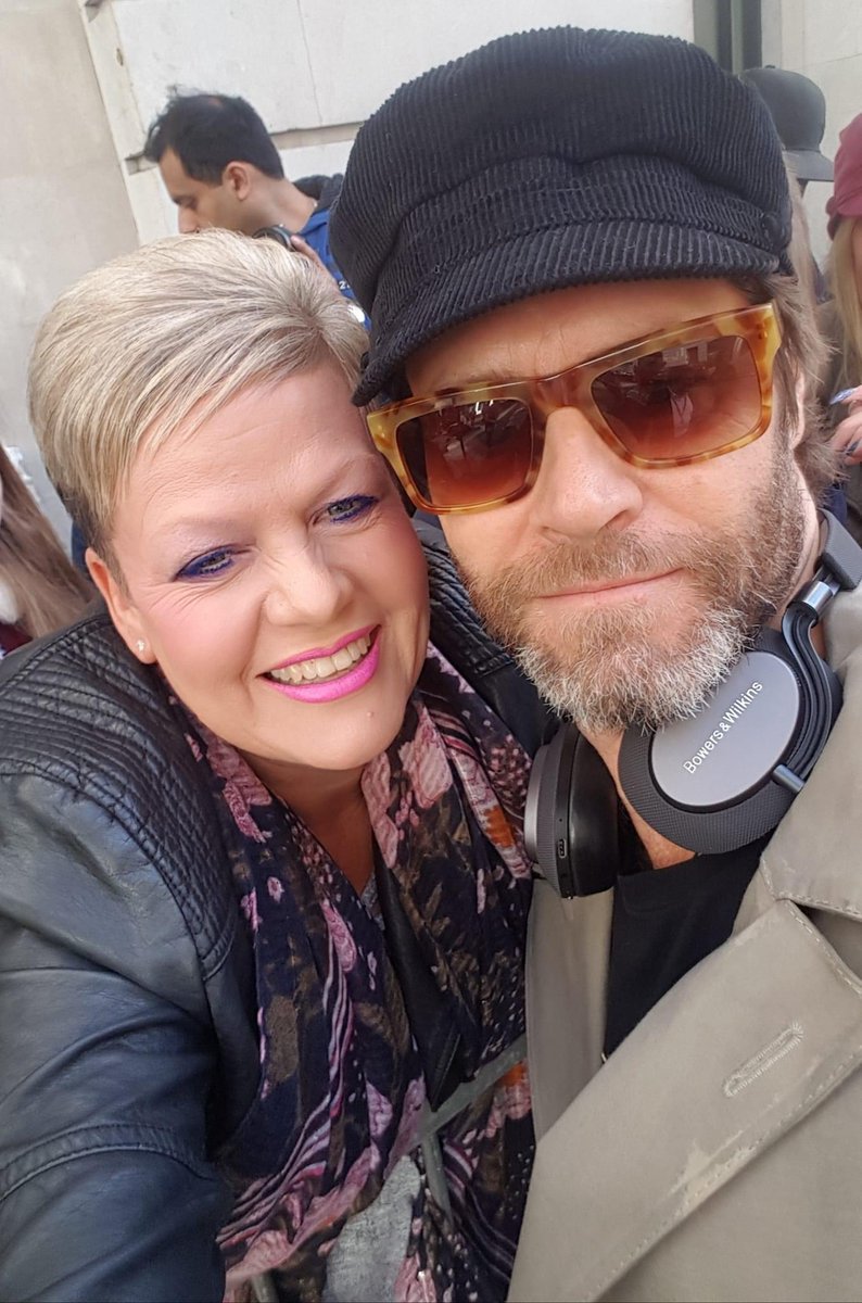 #whengarymetsue! tweet media