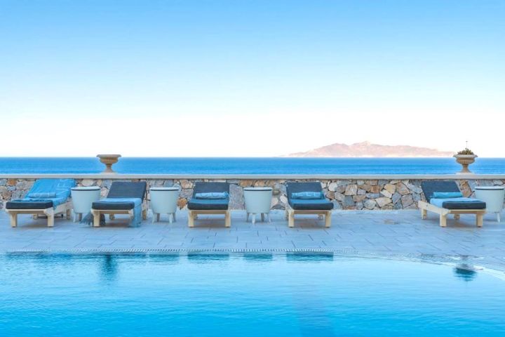 Greece Out ✌️🇬🇷 We've Found a Luxe Santorini Hotel for Budget Rates 😍 dlvr.it/Sqqvm6