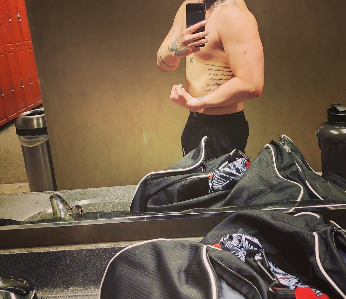 TattedFlex's tweet photo. I'm back https://t.co/RdMzsh7Msi