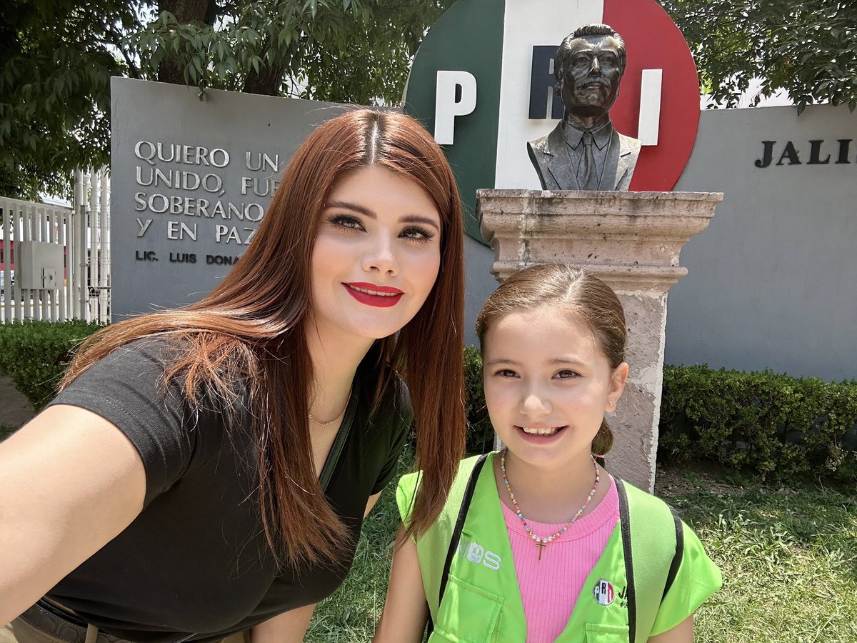 Cuquis_Camarena's tweet photo. Sábado #Priísta 💚🤍❤️
#PriKids 🇲🇽 https://t.co/zJV9x52Ini
