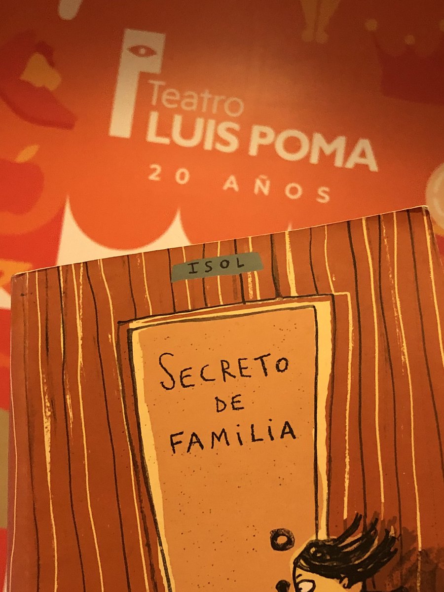 📚🎉Los libros tienen función en @TeatroLuisPoma hoy vamos a descubrir los secretos de familia @FundacionPoma un espacio seguro para convivir en familia a través de la lectura en voz alta interactiva