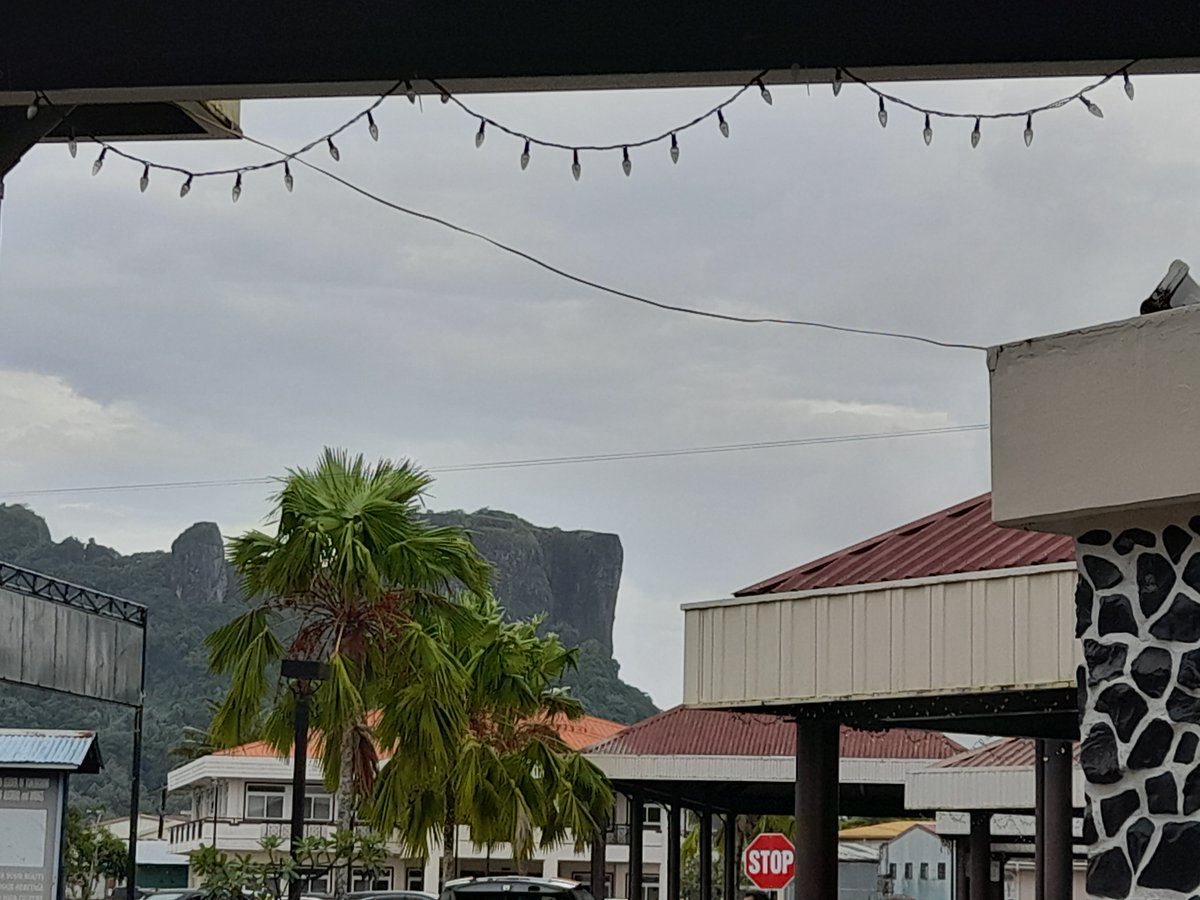 MathildeRitman's tweet photo. Hello from #Pohnpei 👋🦎🌴 Learning more about tropical meteorology every day 🌨️🌤️🌨️ https://t.co/rswpZAYCNF