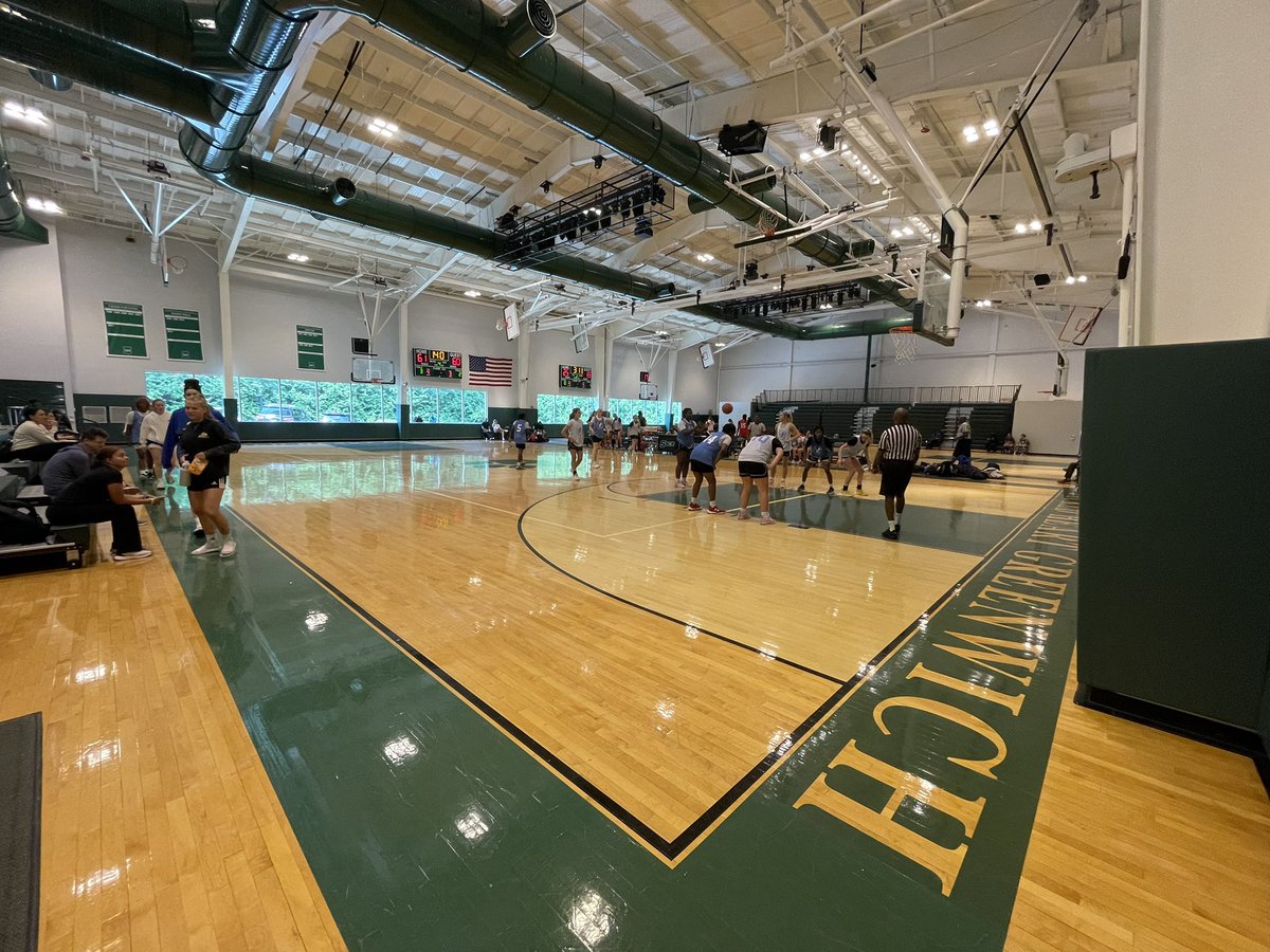 #TodaysOffice Sacred Heart Greenwich (CT) That early AM alarm didn’t feel so great today 😅 but the players brought the energy & gave me life. Fun Saturday in the books at the @NEPSGBCA NEPSAC Showcase. Exceptional scholastic live event. Kudos @shapingchampion & all involved 🫡