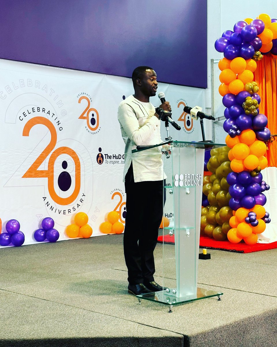 yawperbi's tweet photo. This young award-winning Ghanaian journalist reminds me of the βweeping prophet.β Very proud of @Manasseh_Azure.
#HuDat20 https://t.co/58AGDCQyfL