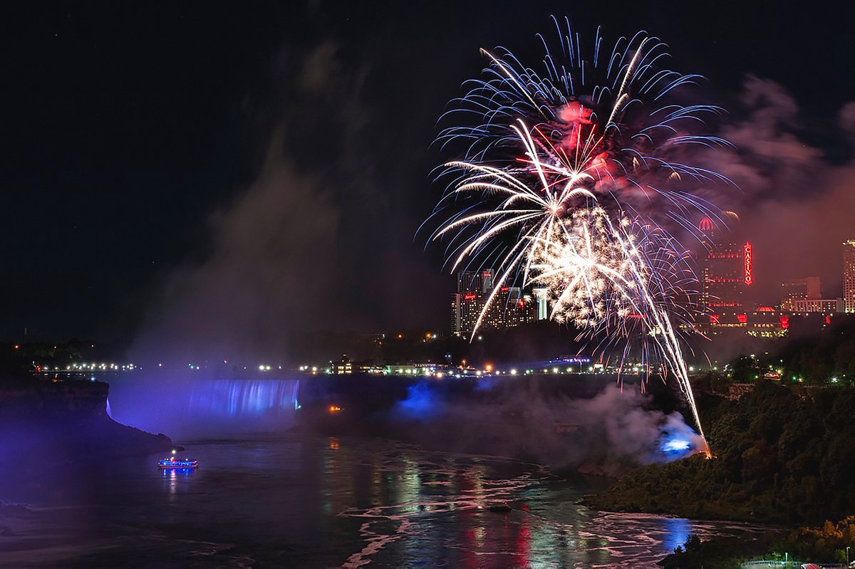 Sparkle away to your getaway at the Wyndham Garden Niagara Falls Fallsview Hotel.🎆 

Book now: niagarafallswyndham.com