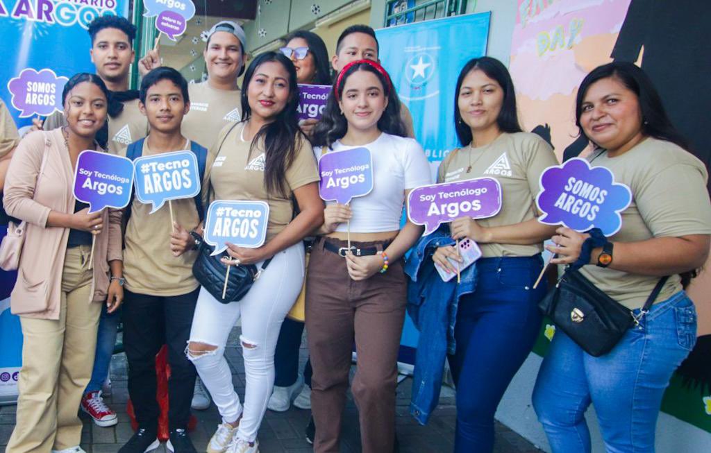 DASEAlcaldiaGye's tweet image. Cientos de beneficiarios de las Becas de Excelencia Académica de la EP DASE y @alcaldiagye, quienes cursan carreras técnicas en @tecno_argos, participaron del ARGOS FEST 2023, un encuentro para promover la integración y el aprendizaje.

@aquilesalvarez

#AlcaldíaCiudadanaGye