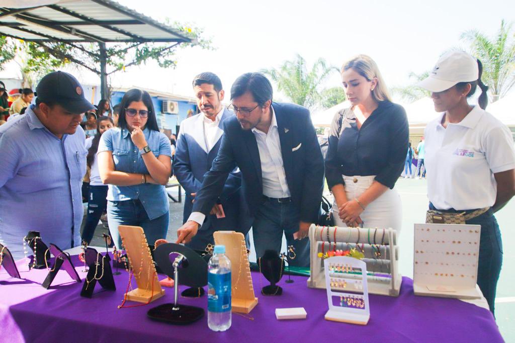 DASEAlcaldiaGye's tweet image. Cientos de beneficiarios de las Becas de Excelencia Académica de la EP DASE y @alcaldiagye, quienes cursan carreras técnicas en @tecno_argos, participaron del ARGOS FEST 2023, un encuentro para promover la integración y el aprendizaje.

@aquilesalvarez

#AlcaldíaCiudadanaGye