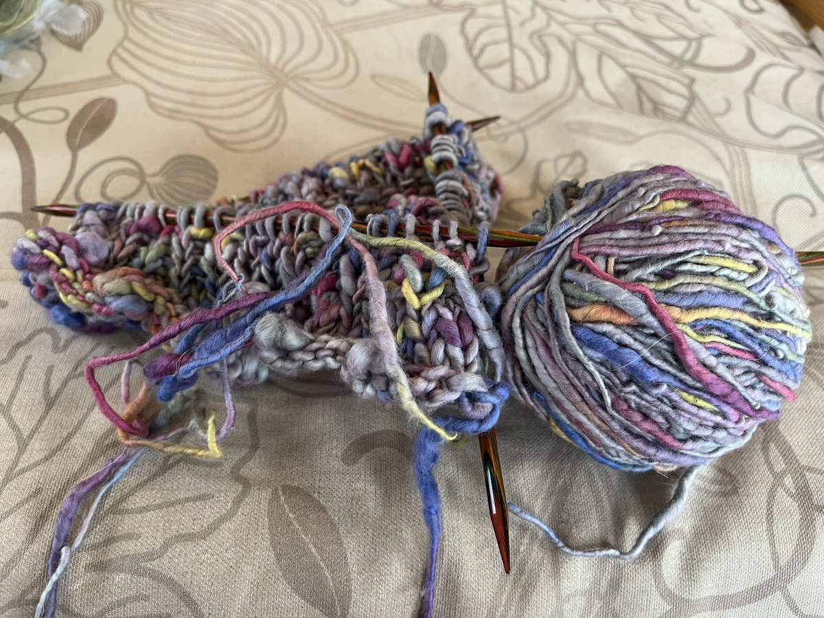 Couldn’t find a pattern that did what I wanted with the yarn and needles I wanted to use. So, I’ve decided to make something of my own mathing with this wobbly stuff.
Two bags of yarn to work through.
#yarnstash
#knit