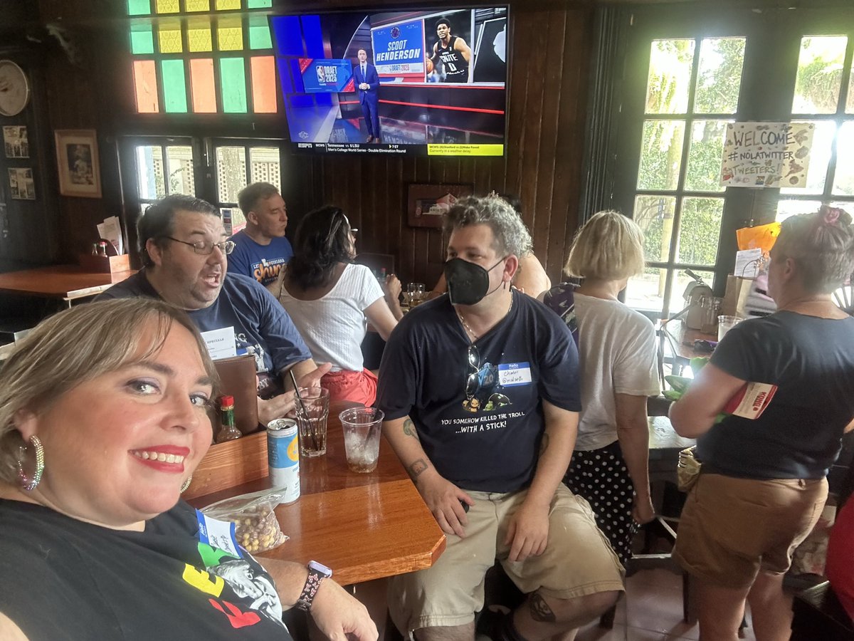 cassiez76's tweet image. #NOLAtwitter meetup! This is fun!