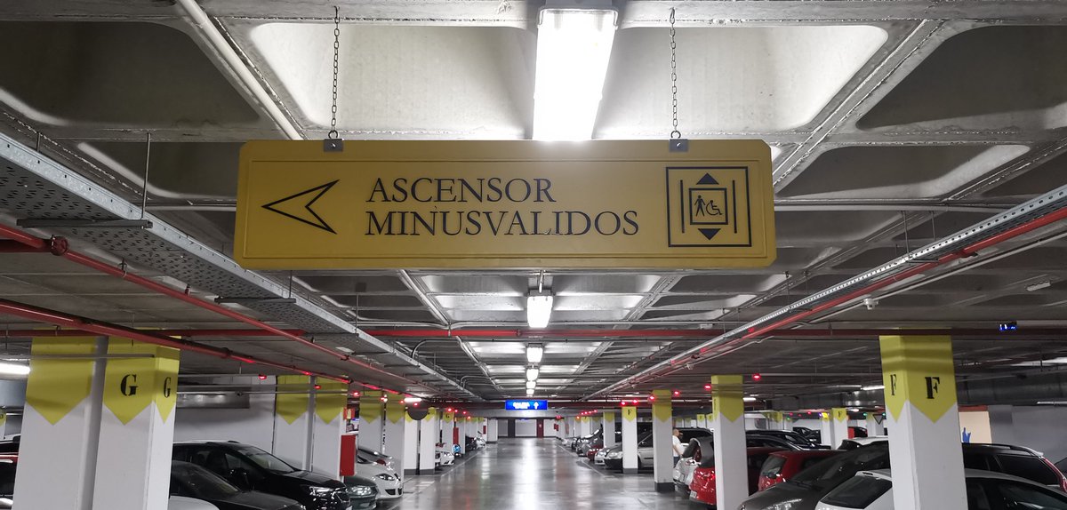 Sres. de @PUERTAdALICANTE he cogido el ascensor y me sigo valorando igual. ¿Quizás va tocando actualizar los carteles no?