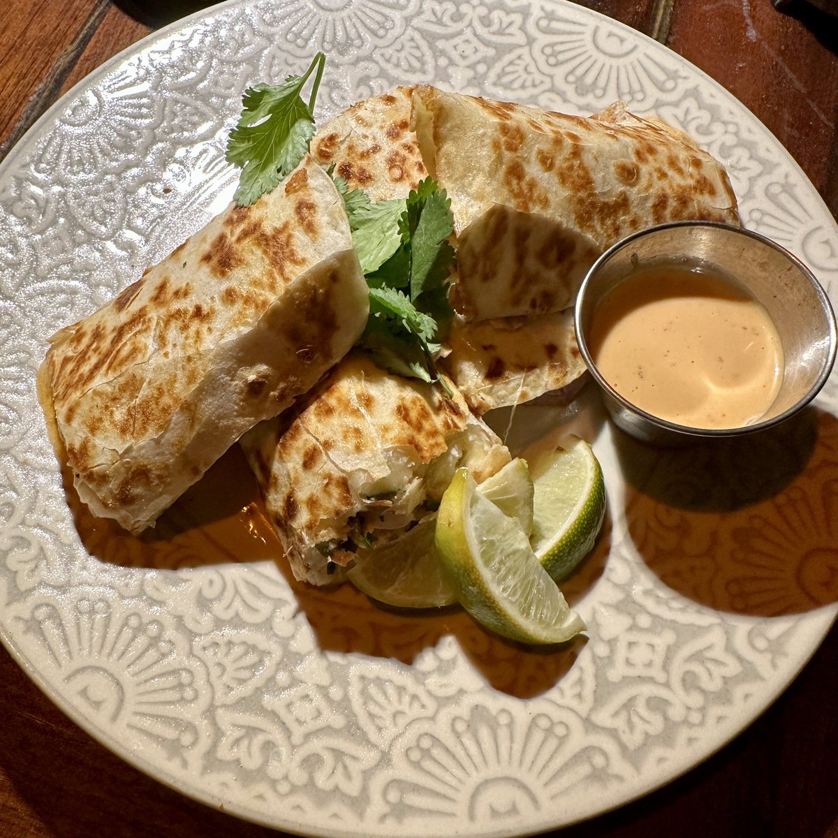 Don’t be fooled by <a href="/lona_restaurant/">Lona Restaurant</a>’s beach casual vibe, they’re cooking up some delicious modern #Mexican cuisine🇲🇽 Tuna🍣 and Octopus🐙 Tostada and Chef <a href="/Pablo_SalasC/">Pablo Salas</a> signature Lobster Quesadilla 🌮🦞 More on DinedThereSippedThat.com #mexico #foodie #fortlauderdale