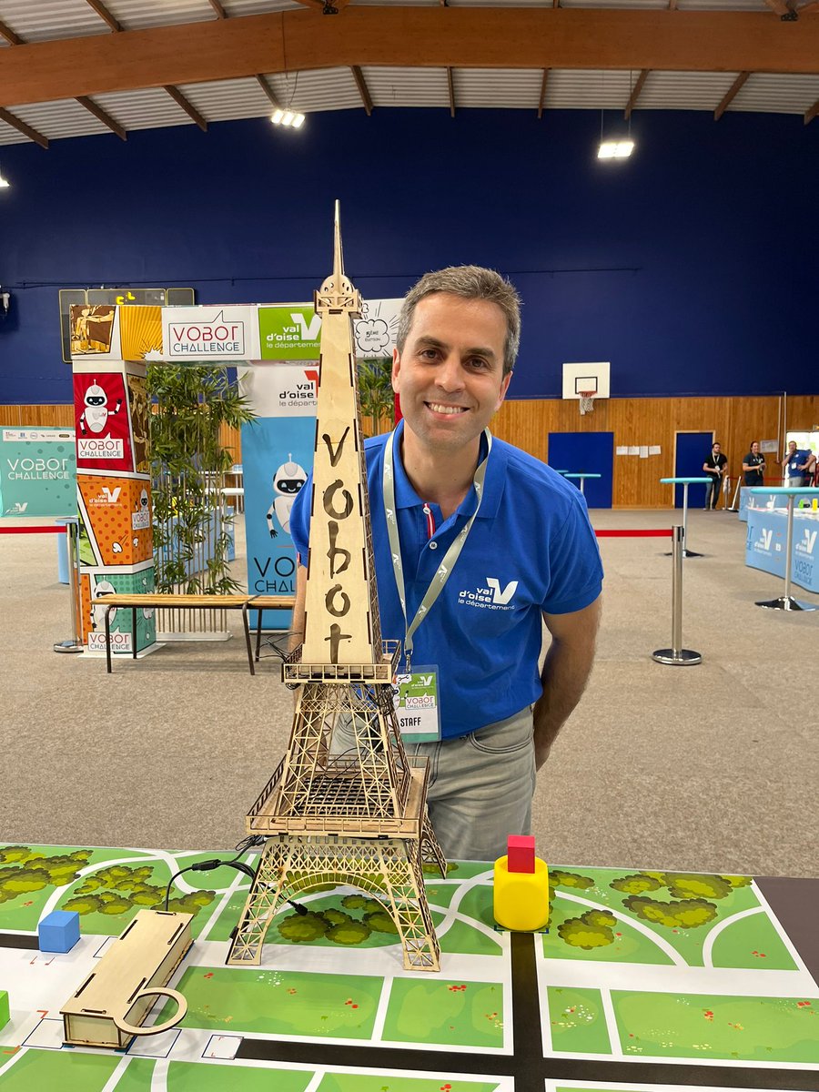 MalobertiBoris's tweet photo. Un petit aperçu en images des étapes de conception de cette mission de la finale du #VObot. Des heures de soudures, d'usinage, de programmation, d'assemblage... Mais le résultat en vaut la chandelle ! @Maitreni @marine_savouret https://t.co/AcRaSOAqru