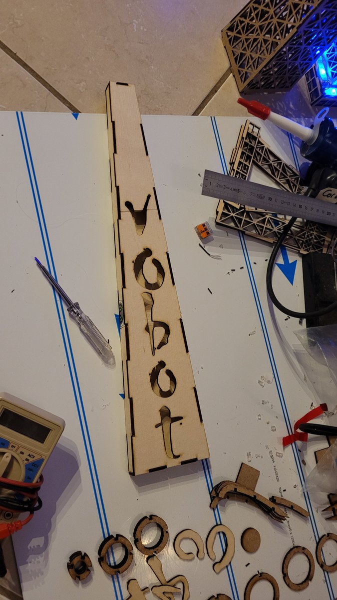 MalobertiBoris's tweet photo. Un petit aperçu en images des étapes de conception de cette mission de la finale du #VObot. Des heures de soudures, d'usinage, de programmation, d'assemblage... Mais le résultat en vaut la chandelle ! @Maitreni @marine_savouret https://t.co/AcRaSOAqru