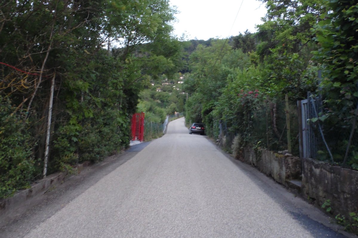 kesselblaulicht's tweet photo. @adfc_stuttgart @KidicalMass_S  Vorsicht meine Lieben, die Strecke ist für Radfahrer #gefährlich #tödlich weil #rollsplitt #Raichberg #Imbrückenschlegl #stuttgartOst bei Steigung! https://t.co/QIQqId3AQT